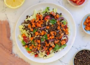 סלט עדשים שחורות | סלט עדשים שחורות ובטטה - מטבח קל